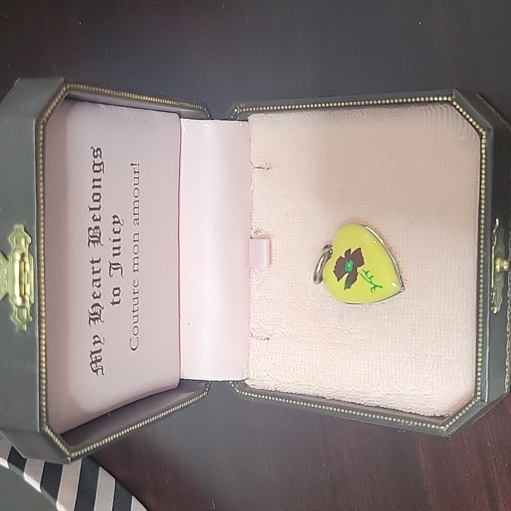 Juicy locket
